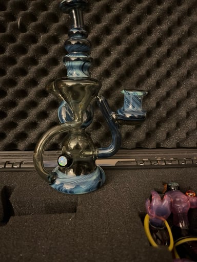 Preview pic of Cristo breaks glass