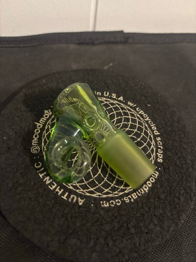 Preview pic of Full color BlackT slide