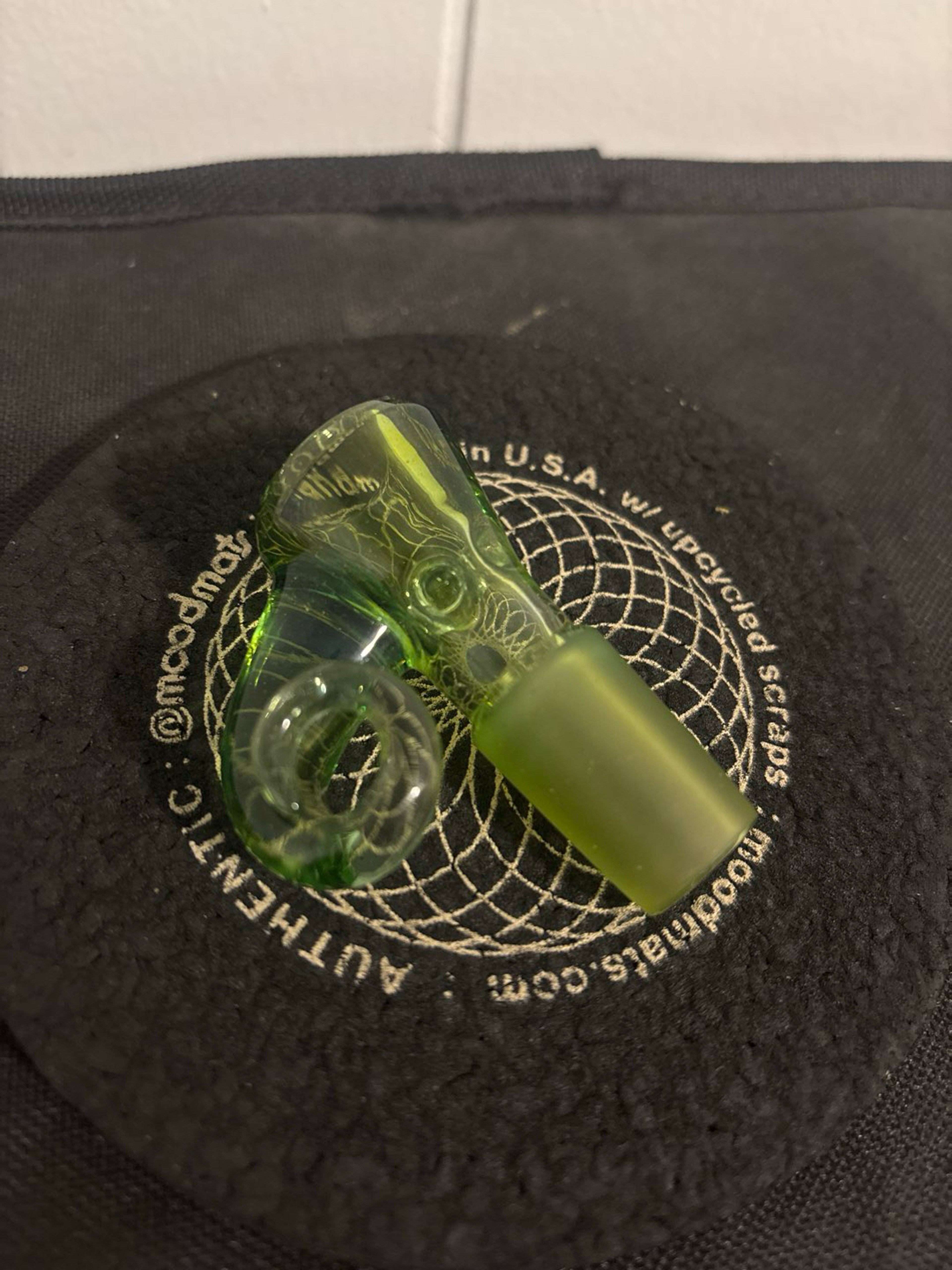 Full color BlackT slide image 0