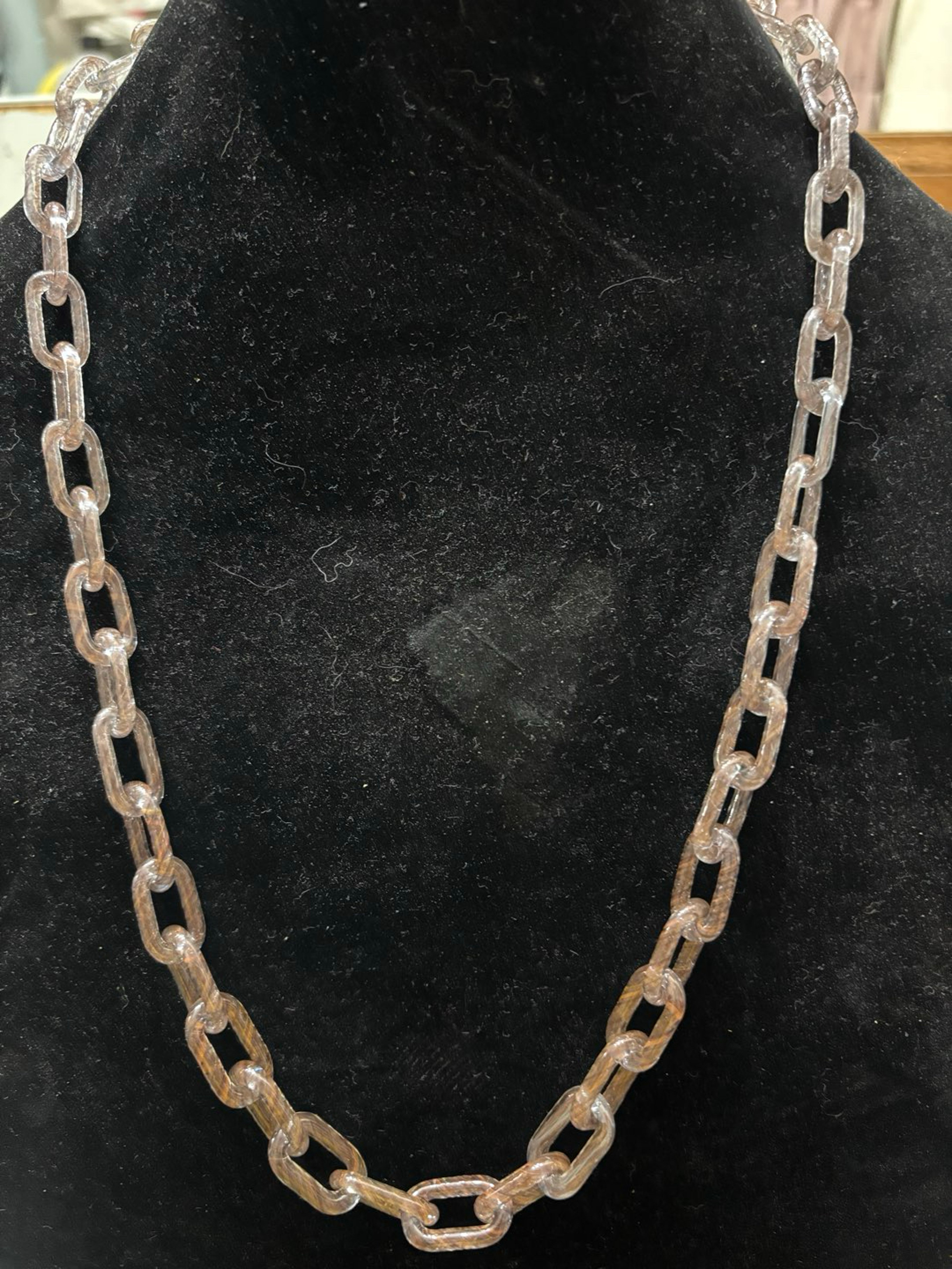 Multi color chain with uv stringers image 0