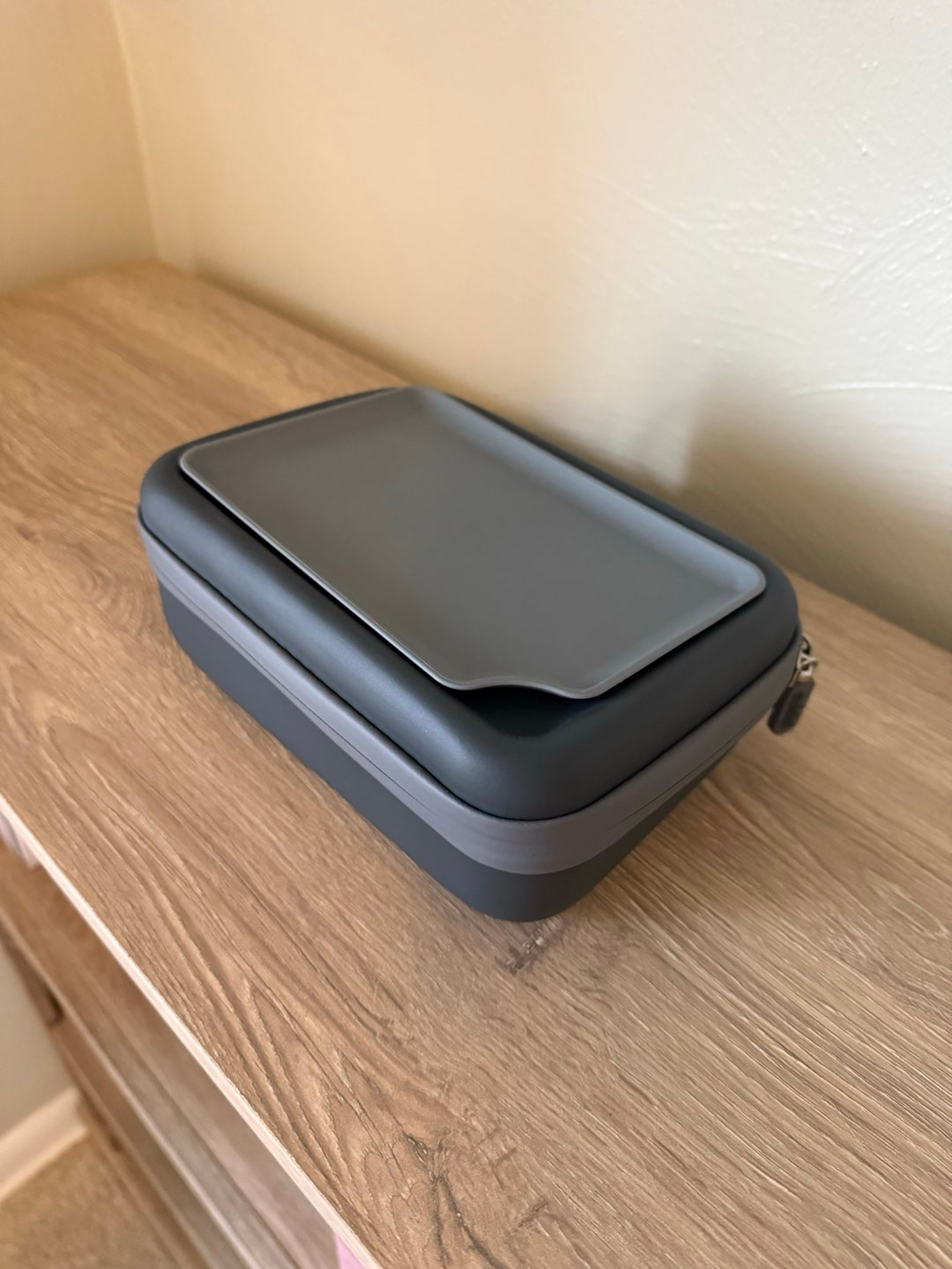 Preview pic of Odor proof travel case