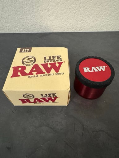 Preview pic of Raw Aluminum Life Grinder 2.5” 4pcs (Red)