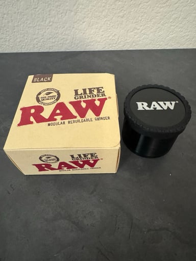 Preview pic of Raw Aluminum Life Grinder 2.5” 4pcs (Black)