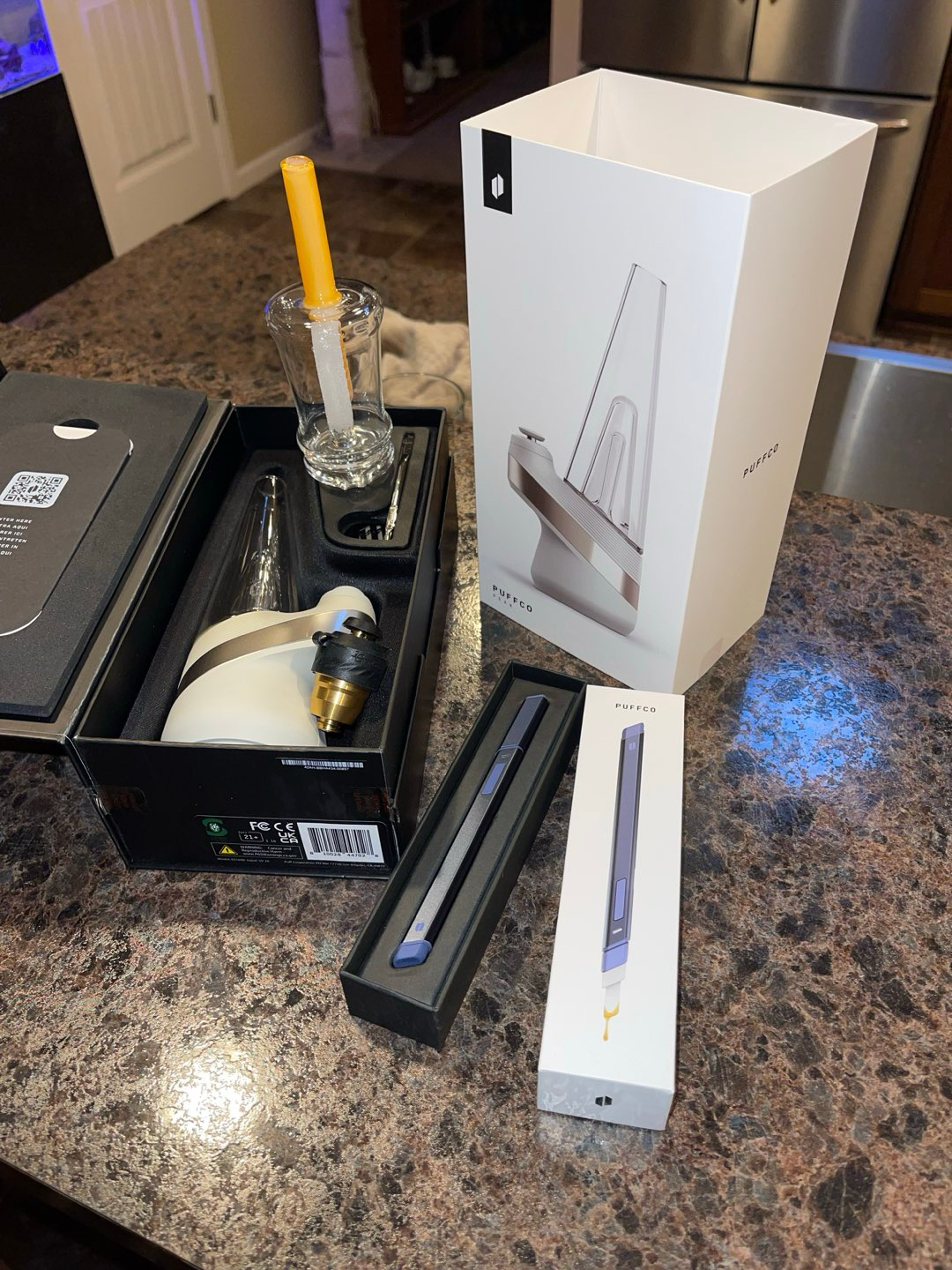 Preview pic of Puffco Peak V2 with extras.