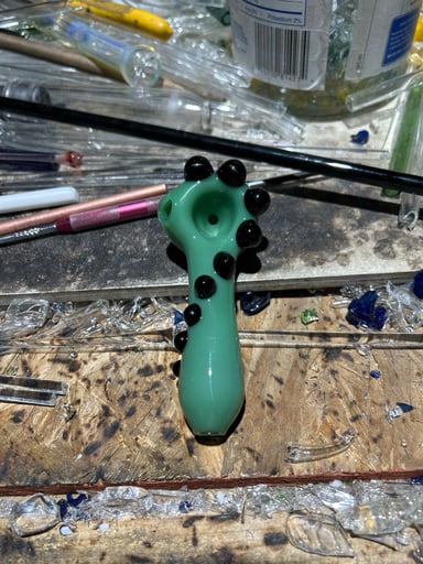 Preview pic of Green spoon with black marbles