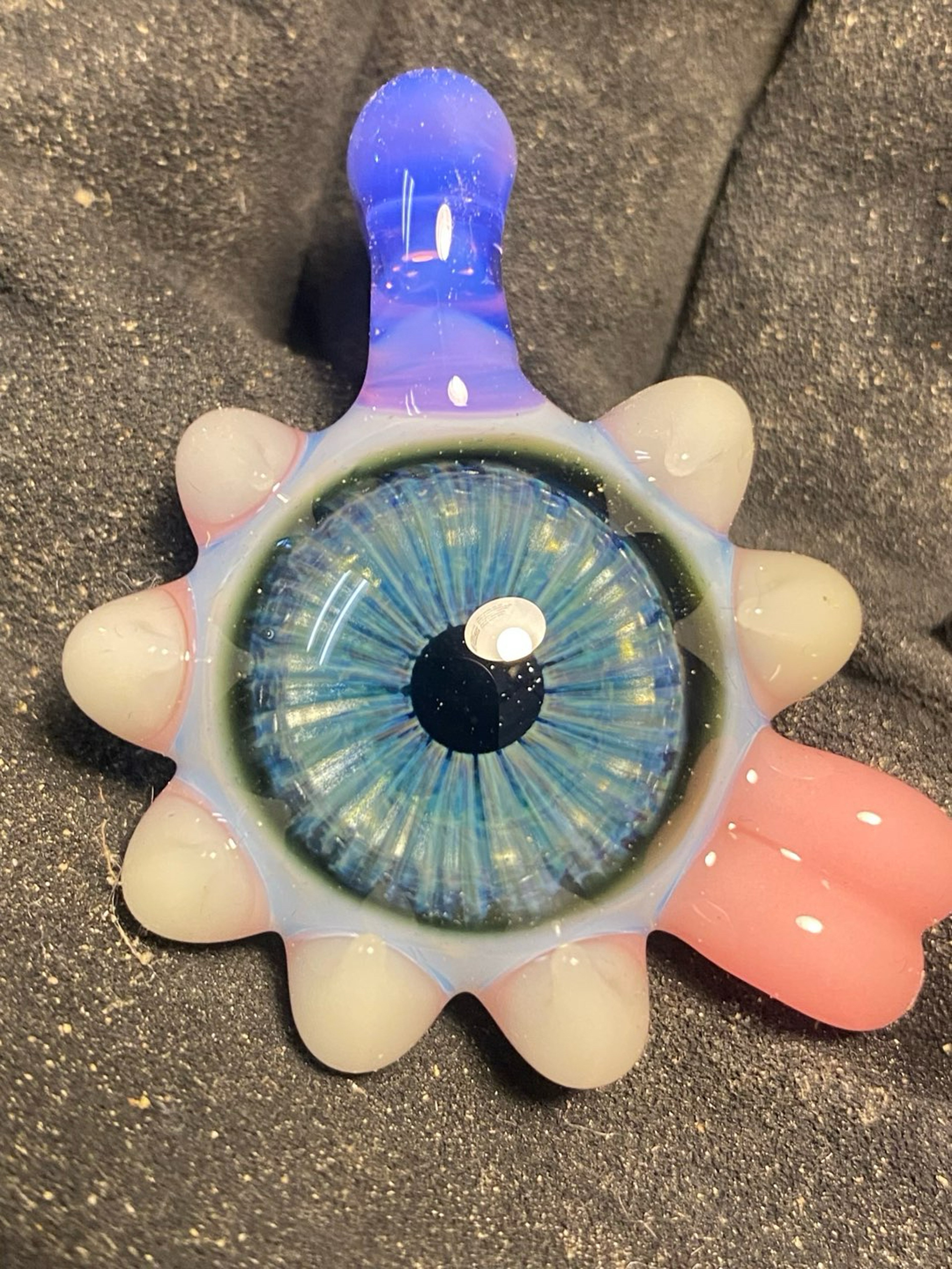 Preview pic of Eye pendant