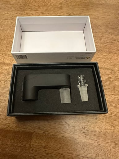 Preview pic of Puffco Pivot glass adapter