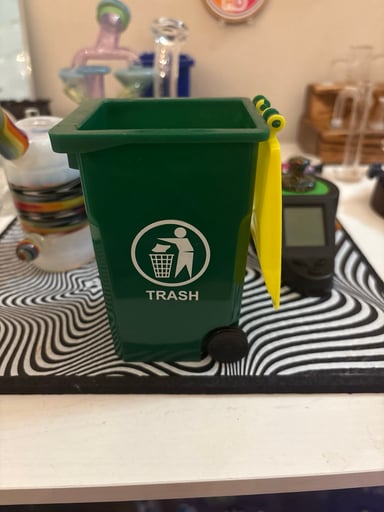 Preview pic of Mini curbside trash can