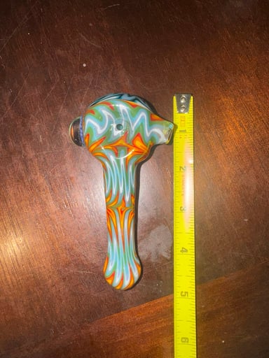 Preview pic of 2013 hand pipe with ying yang Millie