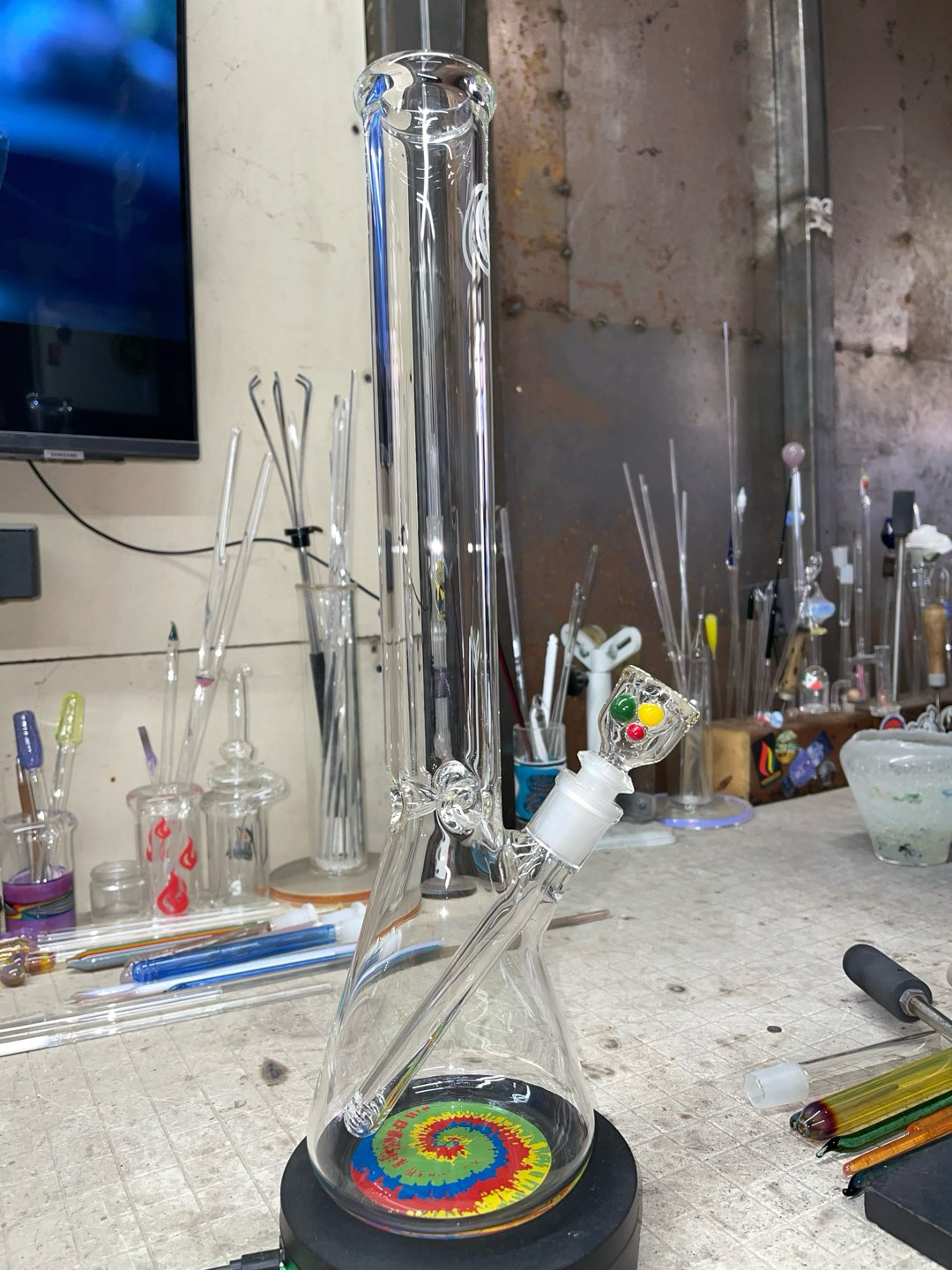 Preview pic of Rasta decal,44x16” tall 14mm 1 hole slide