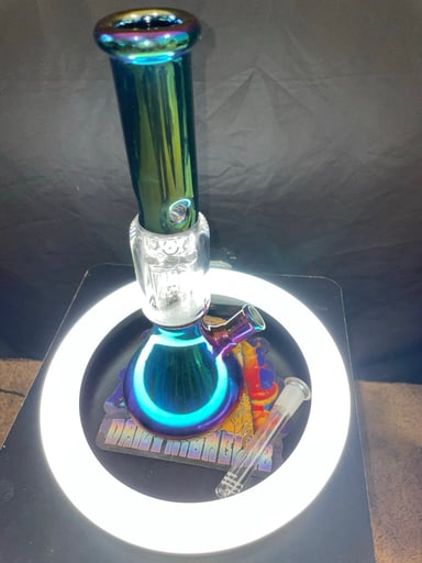 Preview pic of Metallic Bong