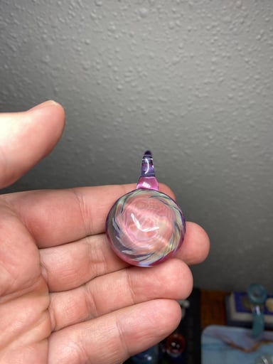 Preview pic of faceted soft glass pendant