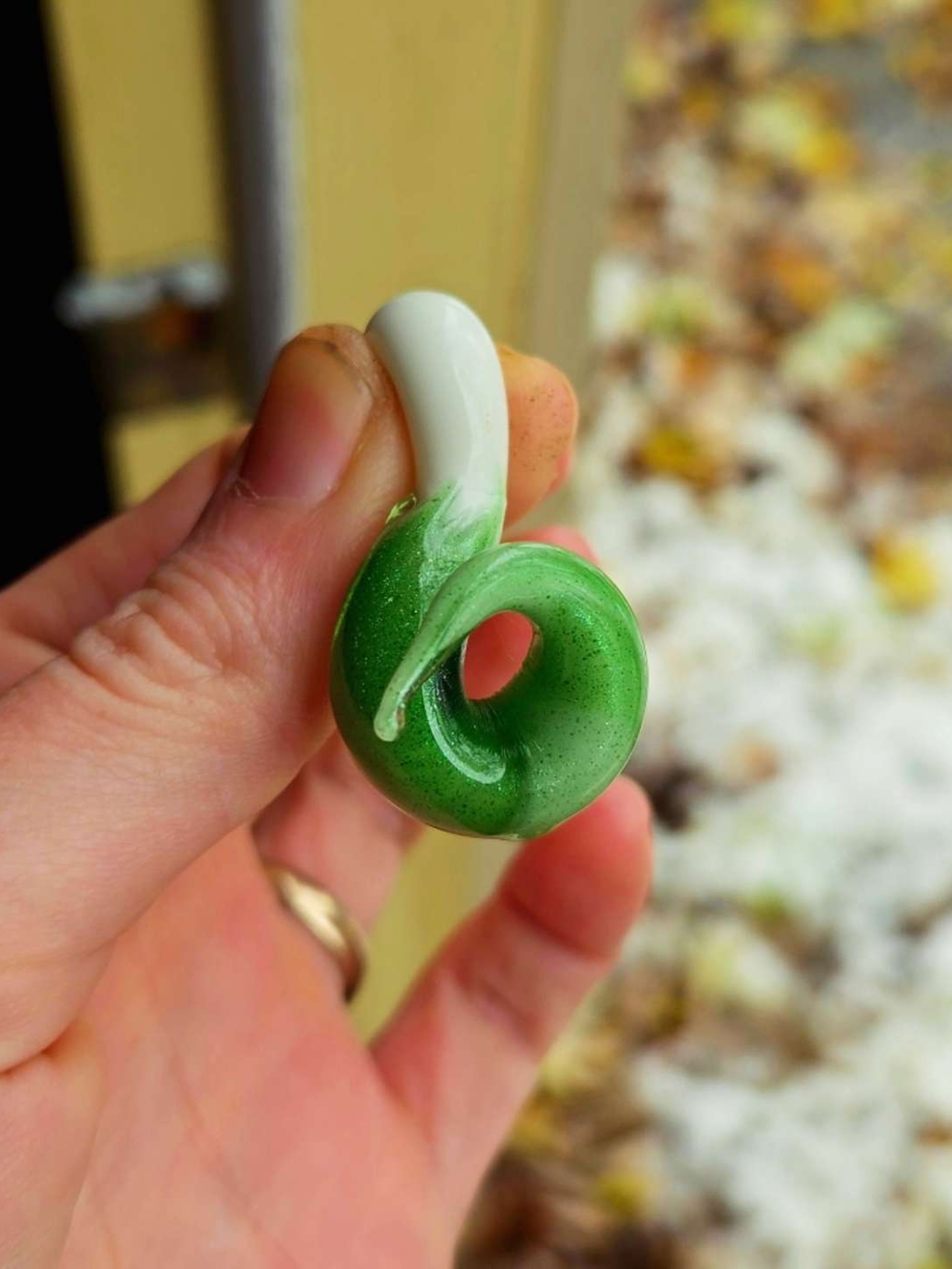 Preview pic of Sparkly Curl Pendant