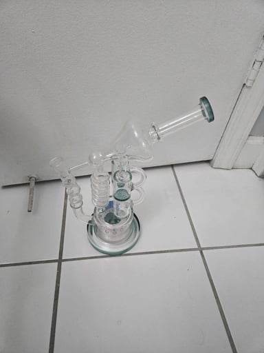 Preview pic of Lookah ray gun triple perc bong