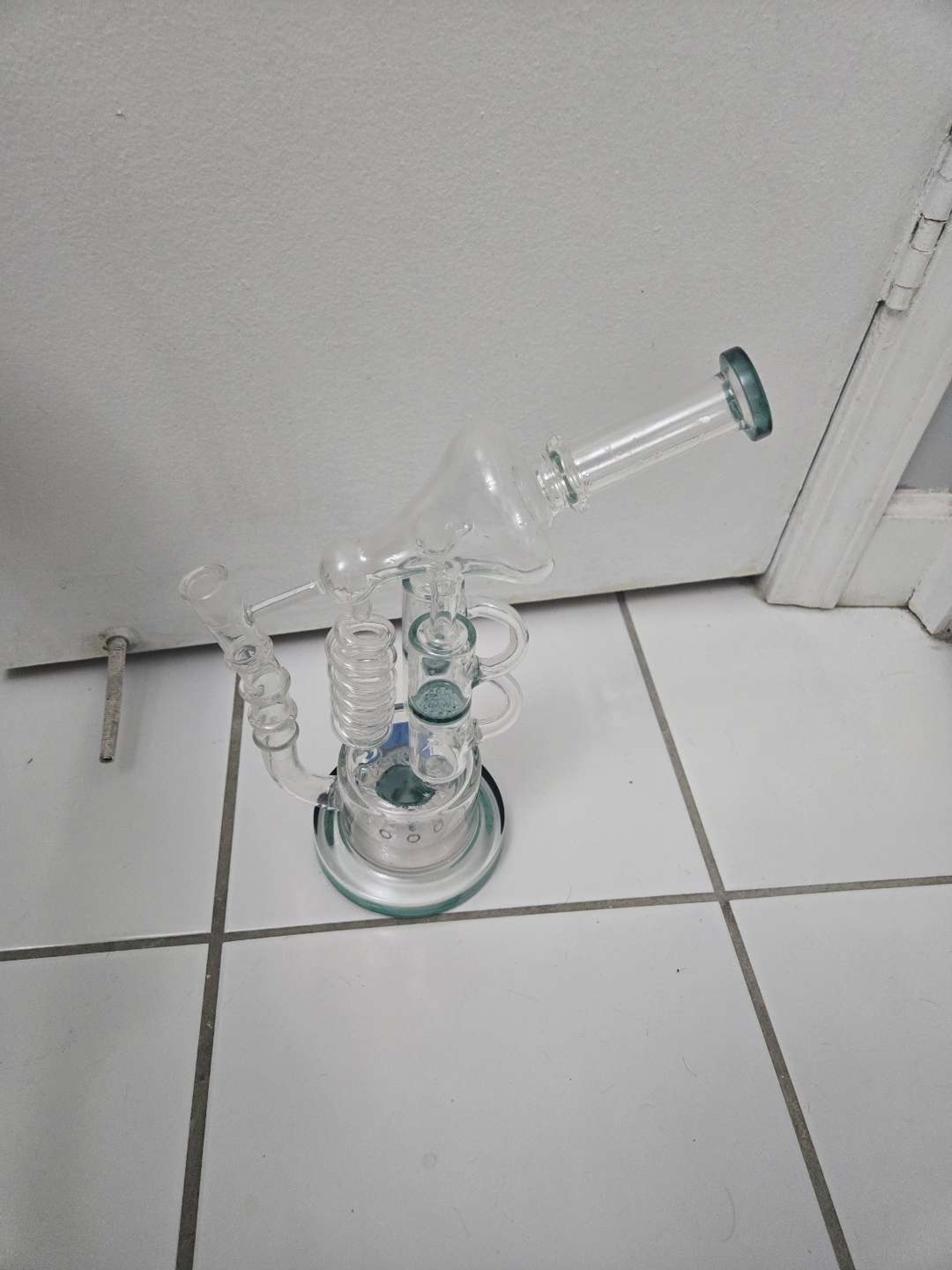 Preview pic of Lookah ray gun triple perc bong