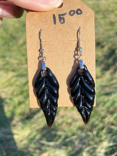 Preview pic of Black leaf earrings