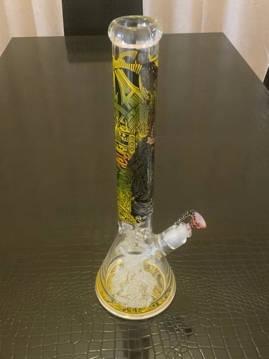 Preview pic of 17 inch illuminati bong breaker