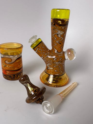 Preview pic of Talon glass rig with cup and cap