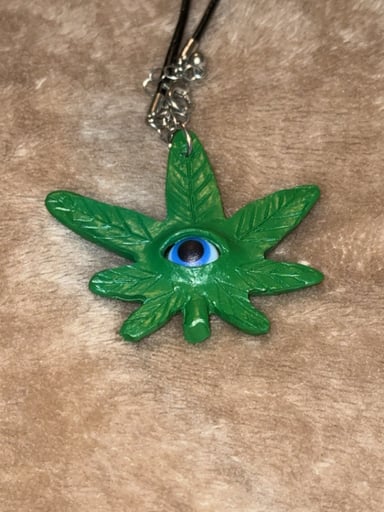 Preview pic of eye leaf pendant