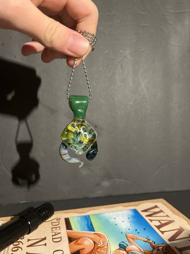 Preview pic of Dual horn pendy