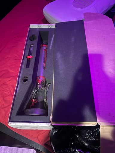 Preview pic of Red Frosted illadelph beaker