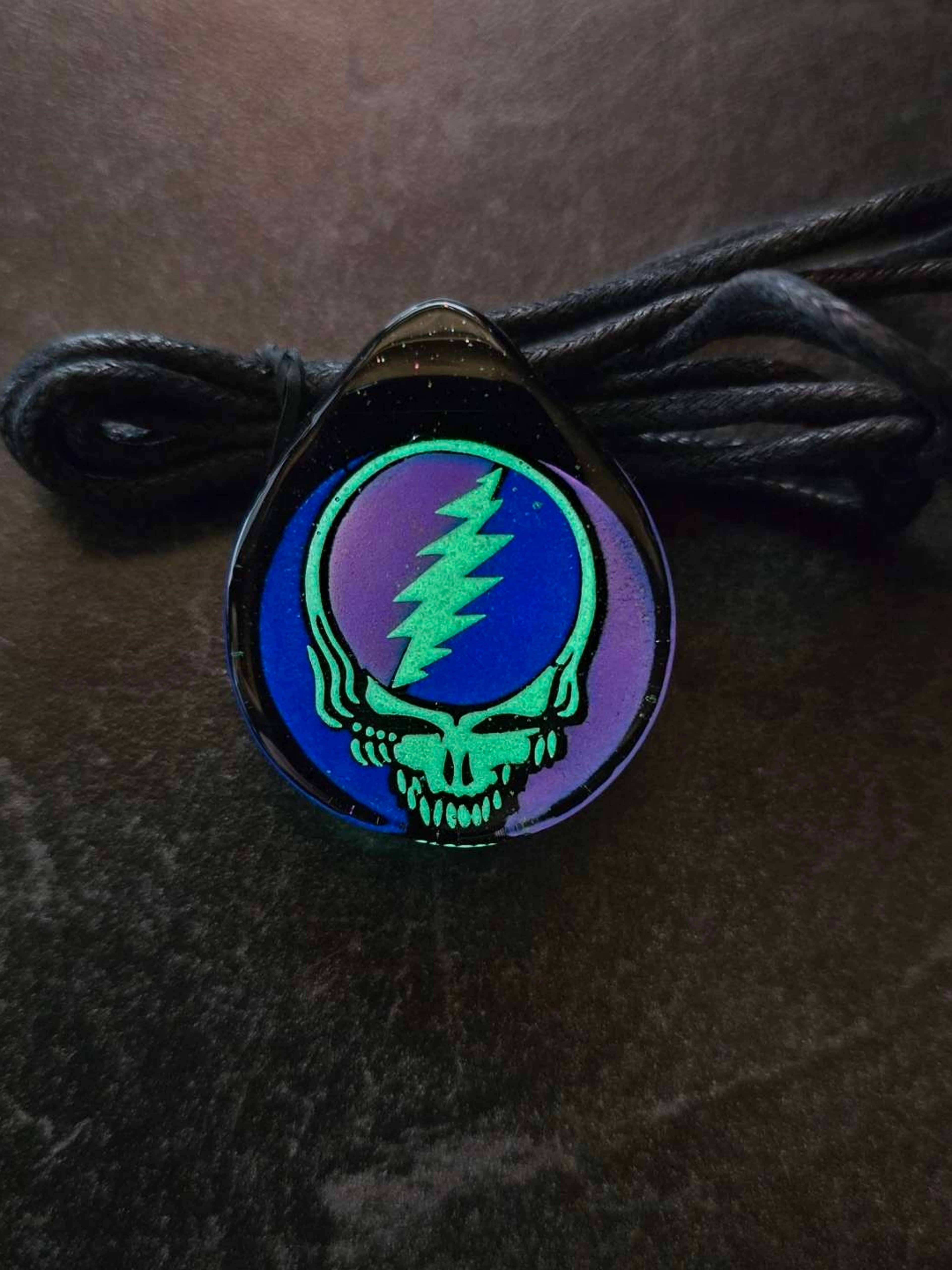 Preview pic of Grateful Dead Steal Your Face Layered Glow Pendant