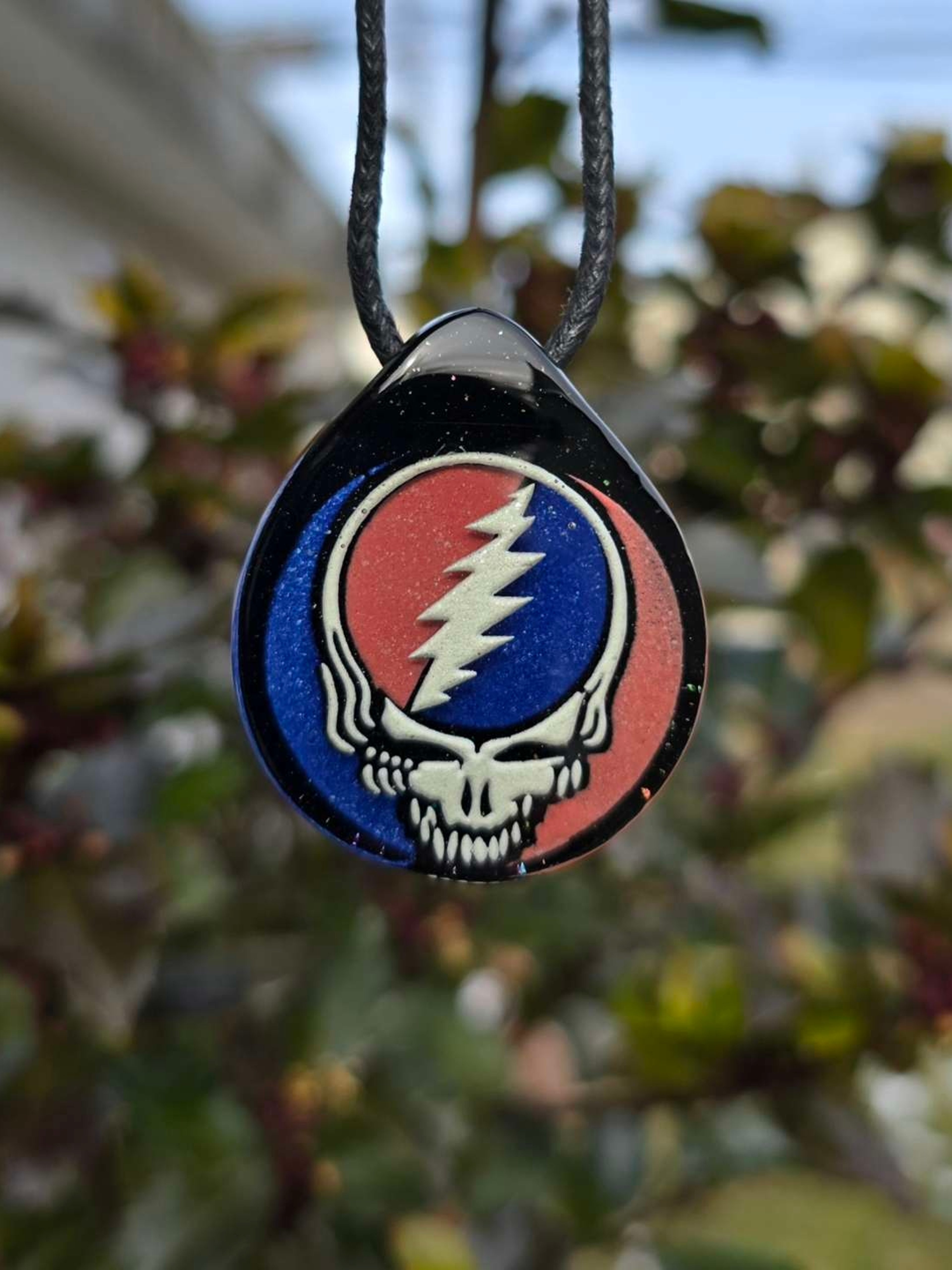 Preview pic of Grateful Dead Steal Your Face Layered Glow Pendant