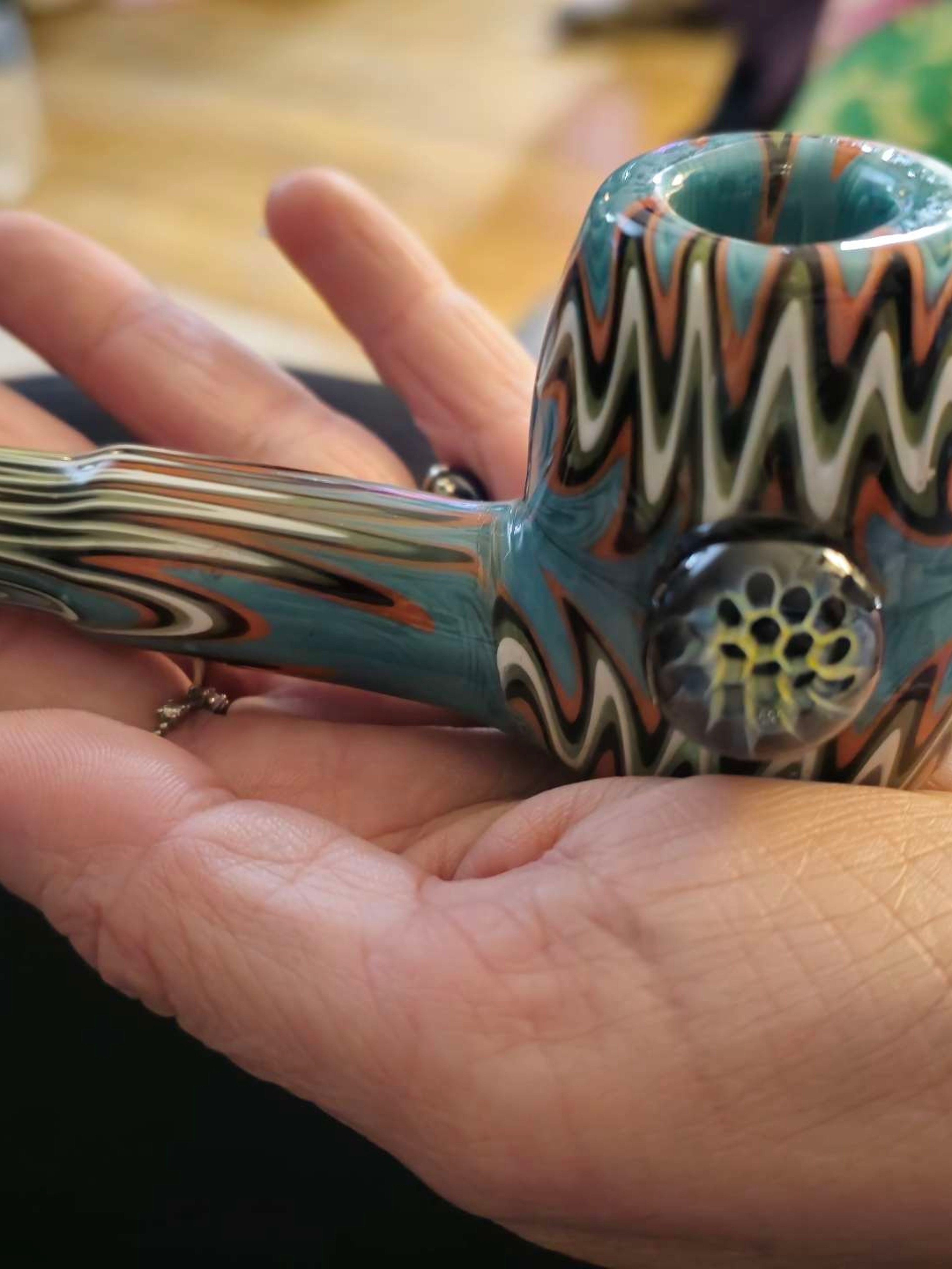 Preview pic of Wig-Wag worked glass hammer spoon pipe