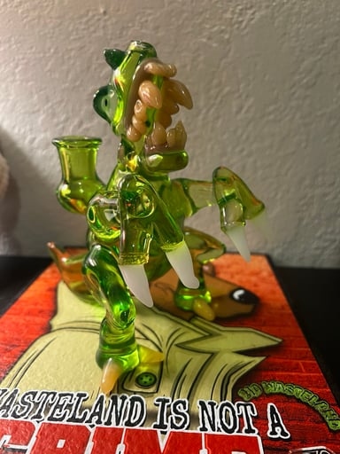 Preview pic of Chronic glass green Dino