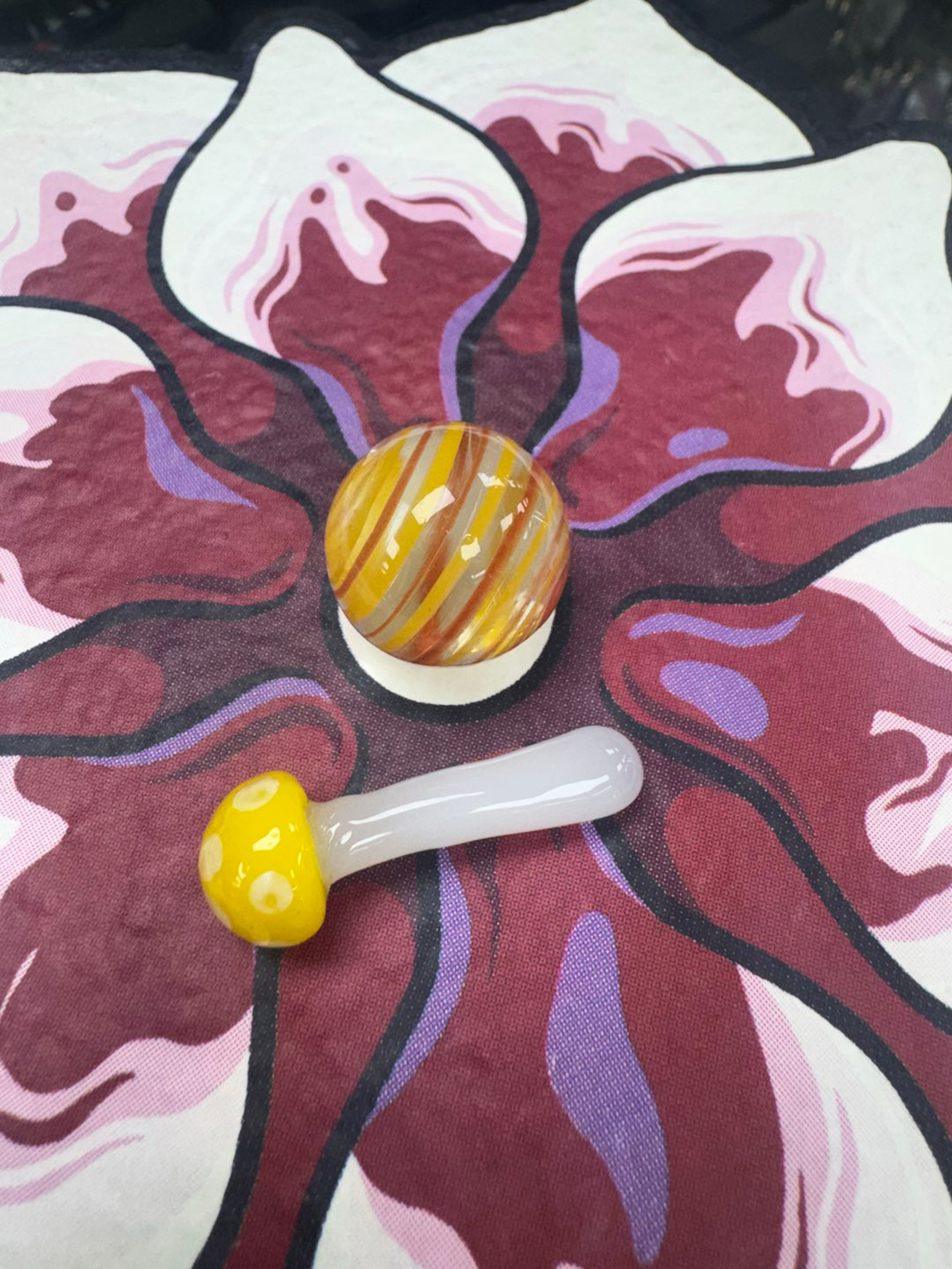 Preview pic of Tiki quartz mushroom set yellow