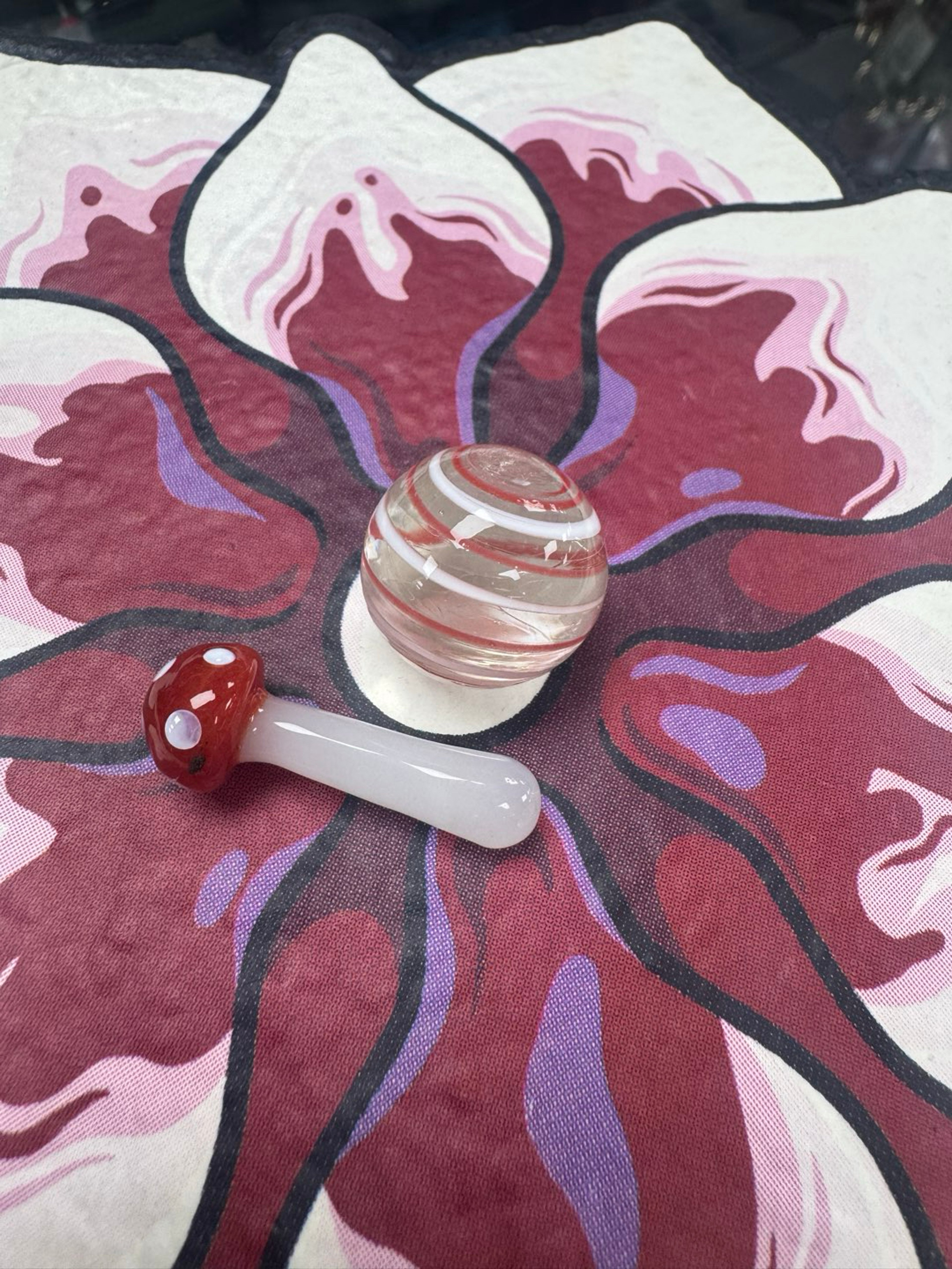 Preview pic of Tiki quartz mushroom set red