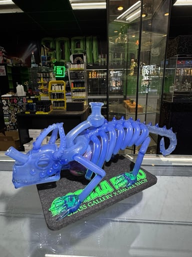 Preview pic of Hardman glass art chameleon