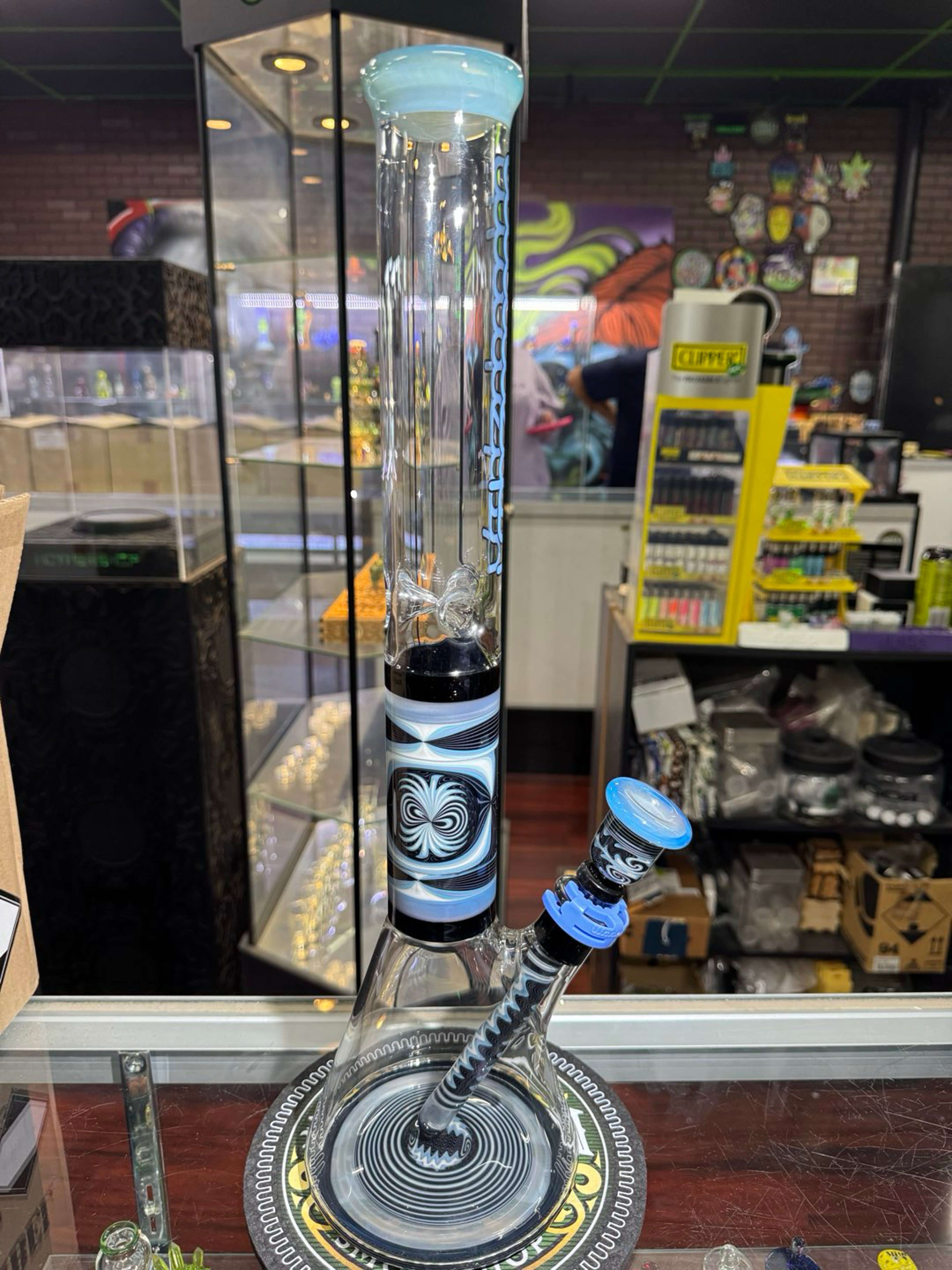 Illadelph beaker w/ linework image 0