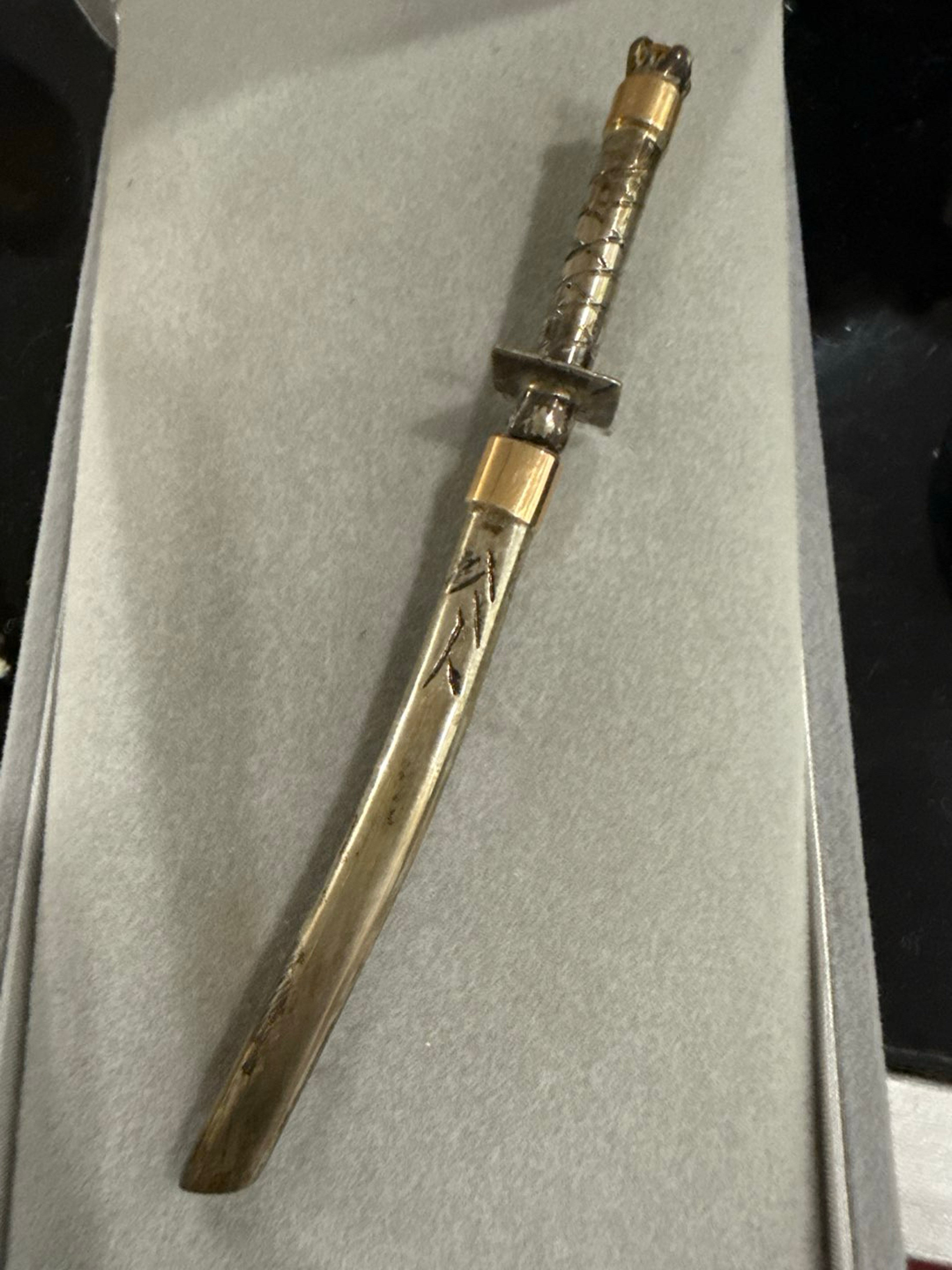 Preview pic of Gold accented custom daburai