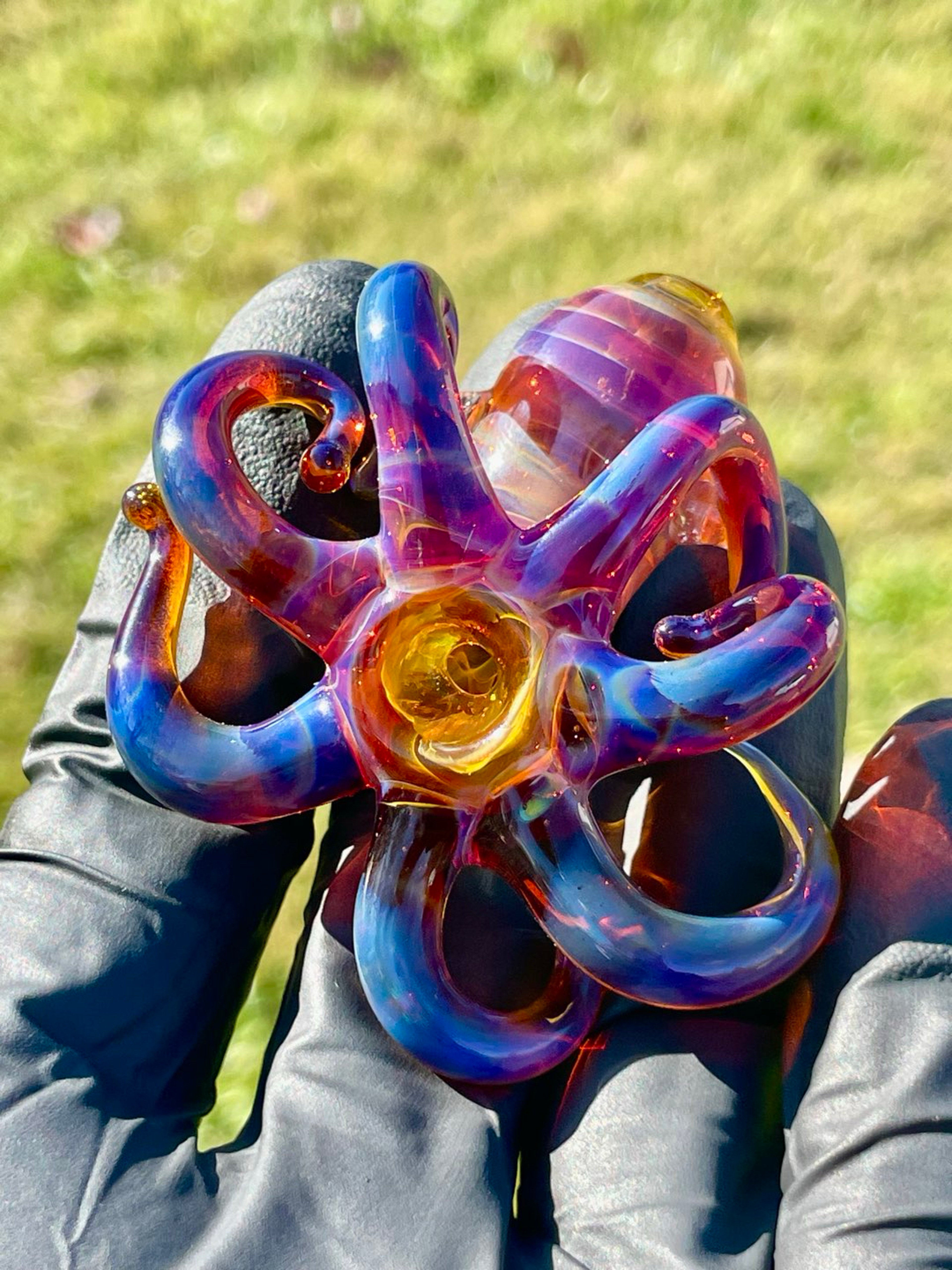 Preview pic of Izzy the glass blower octopus functional pendant