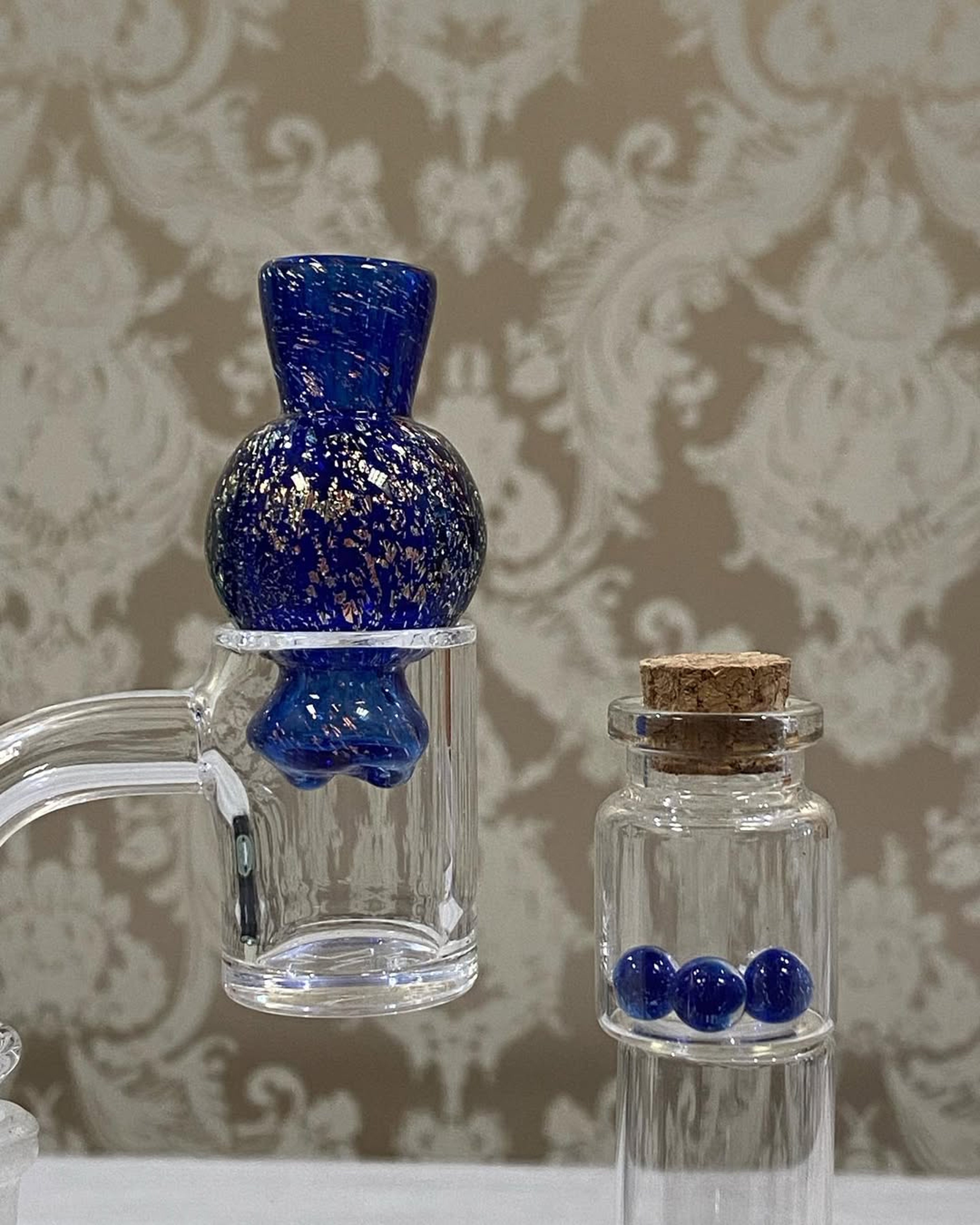 Preview pic of Spinner cap with 3 matching pearls blue dichro