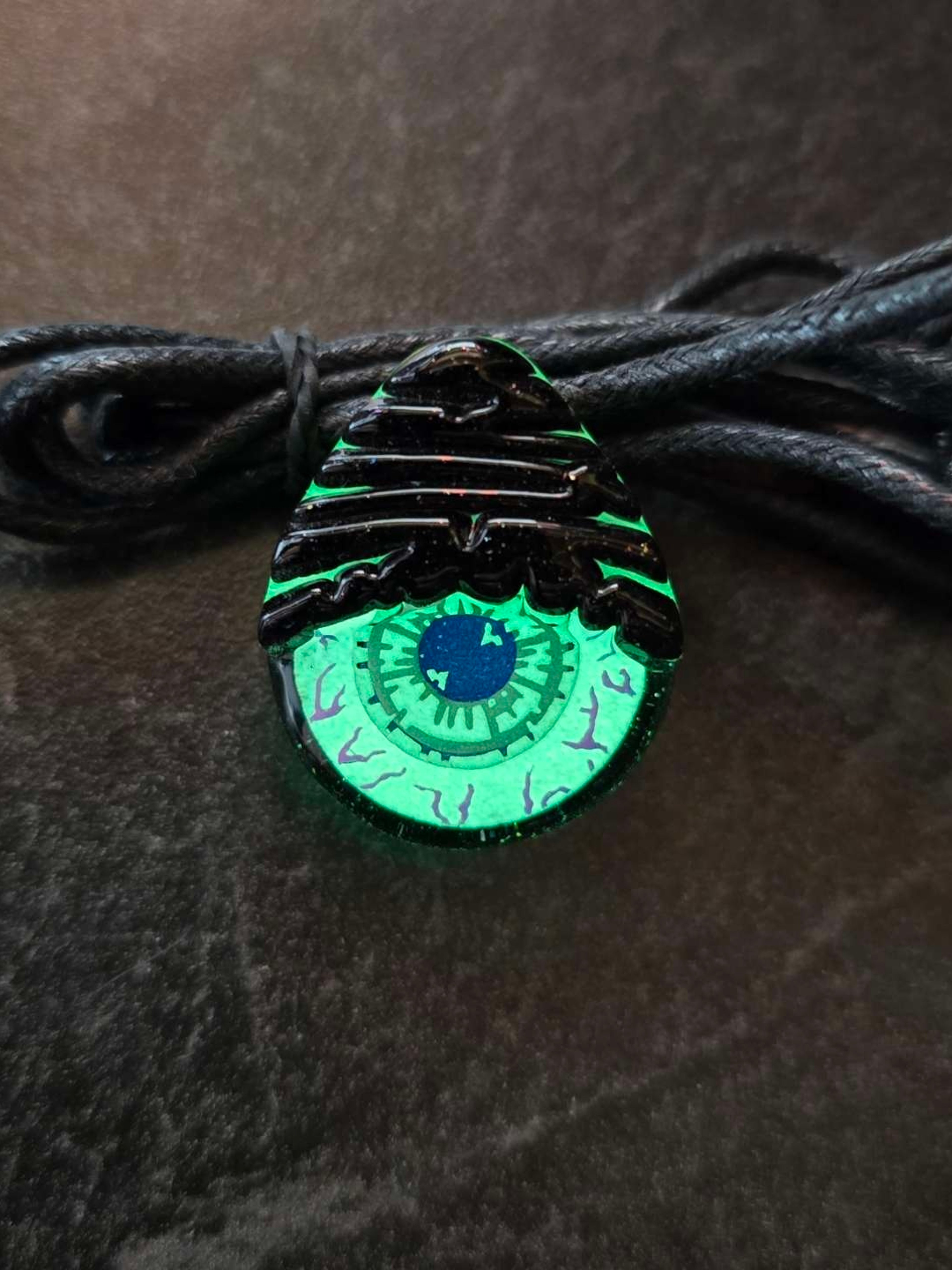 Preview pic of Eyeball Layered Glow UV Pendant