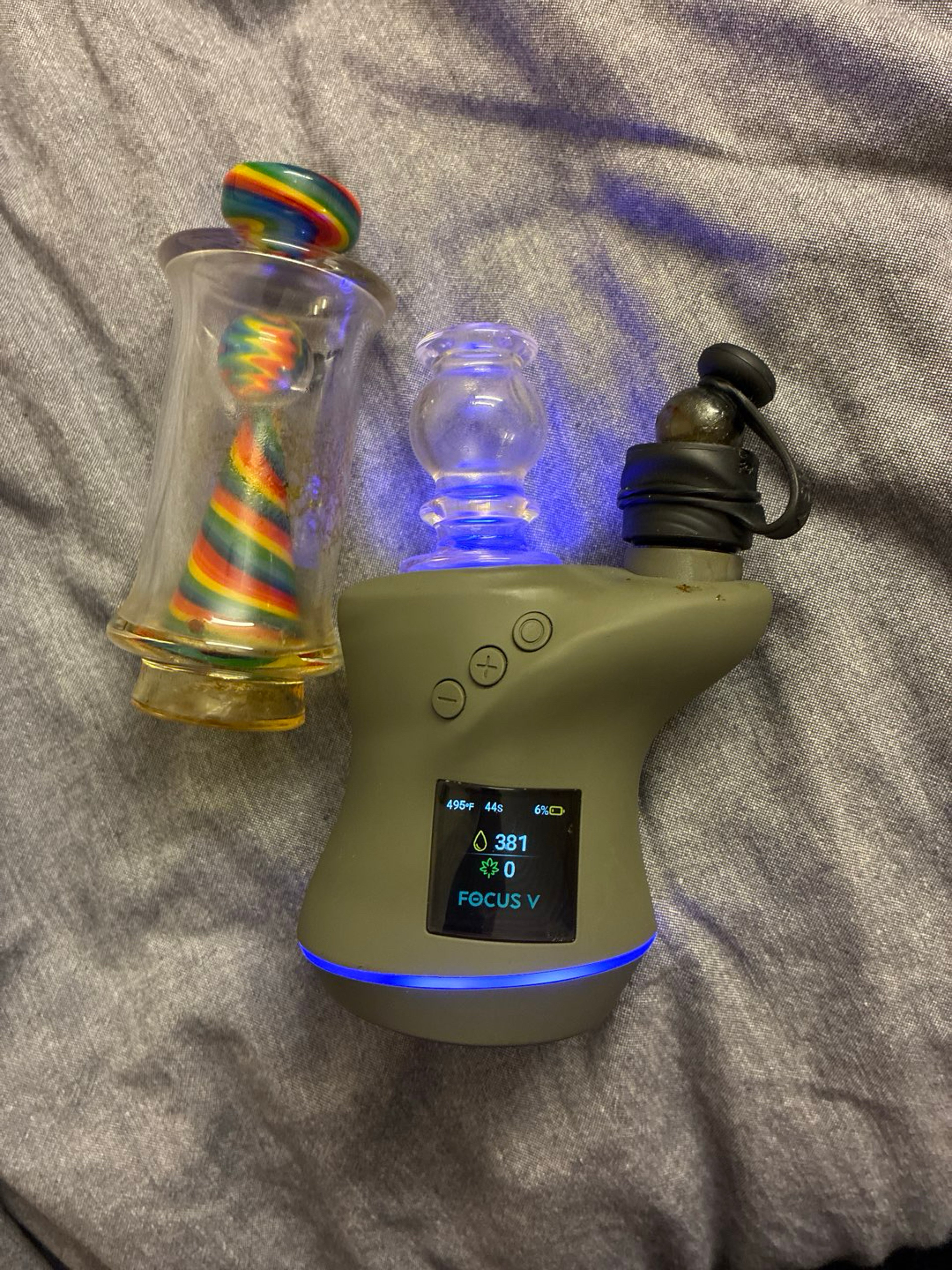 Preview pic of Focus V Carta 2 with Intellicore MAX Atomizer + Bubble Cap and 2 Pieces of Custom Glassi