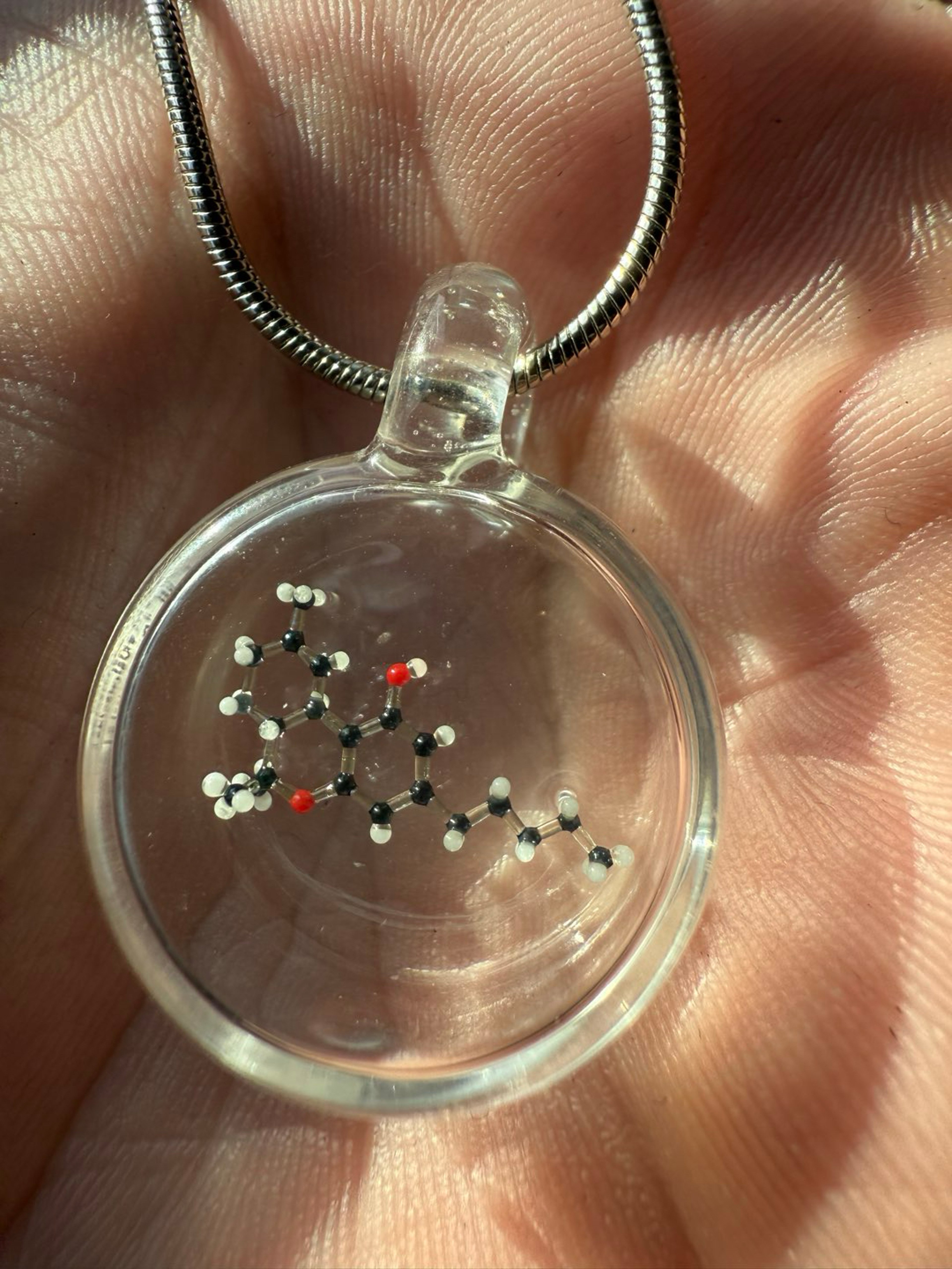 Preview pic of Dan Hoffman THC molecule pendy