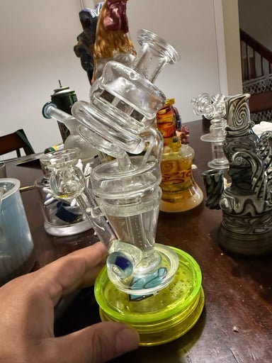 Preview pic of Maxxswell glass