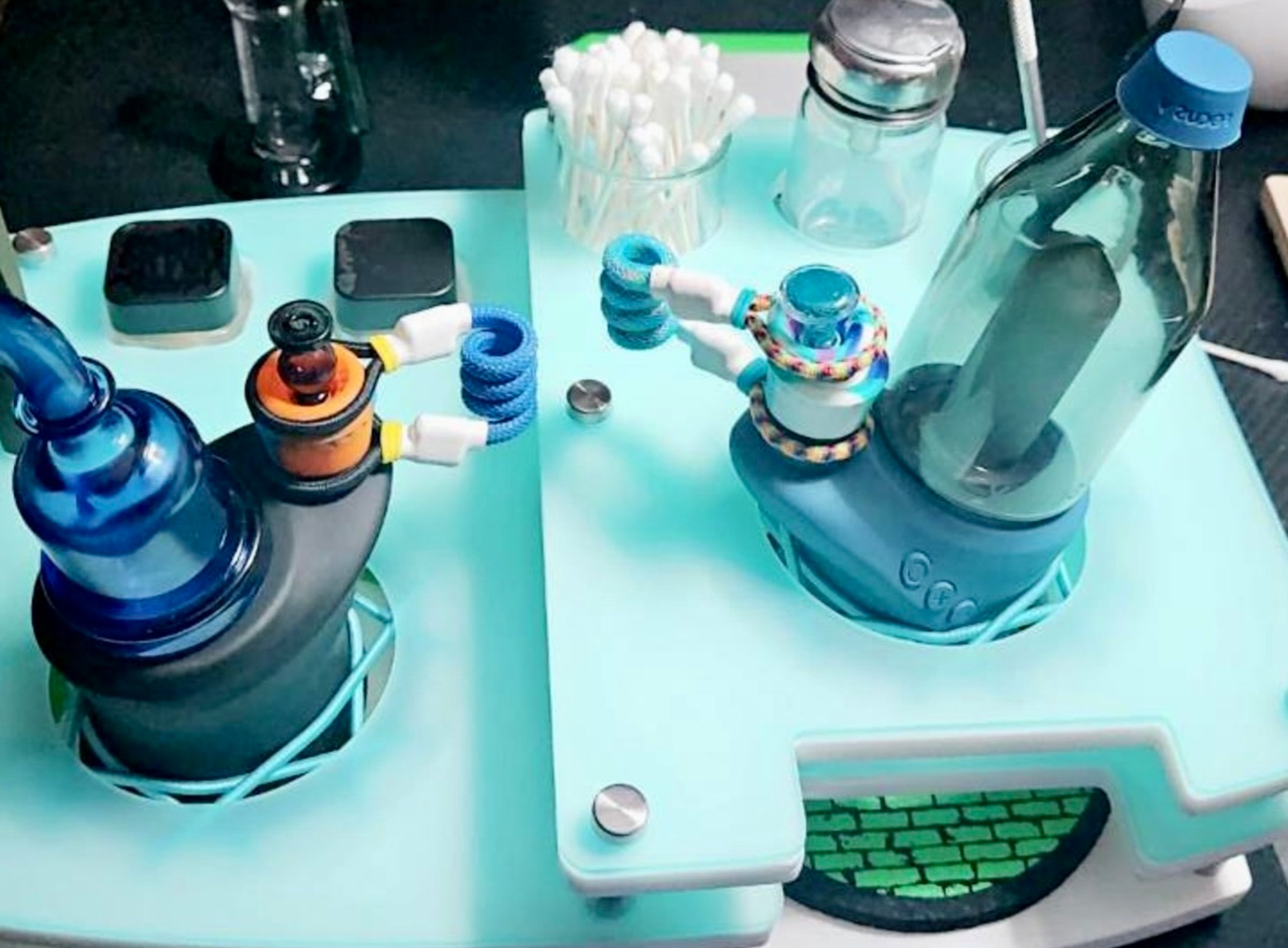 Preview pic of Erig dual acrylic/stone custom Tray with wireless charger