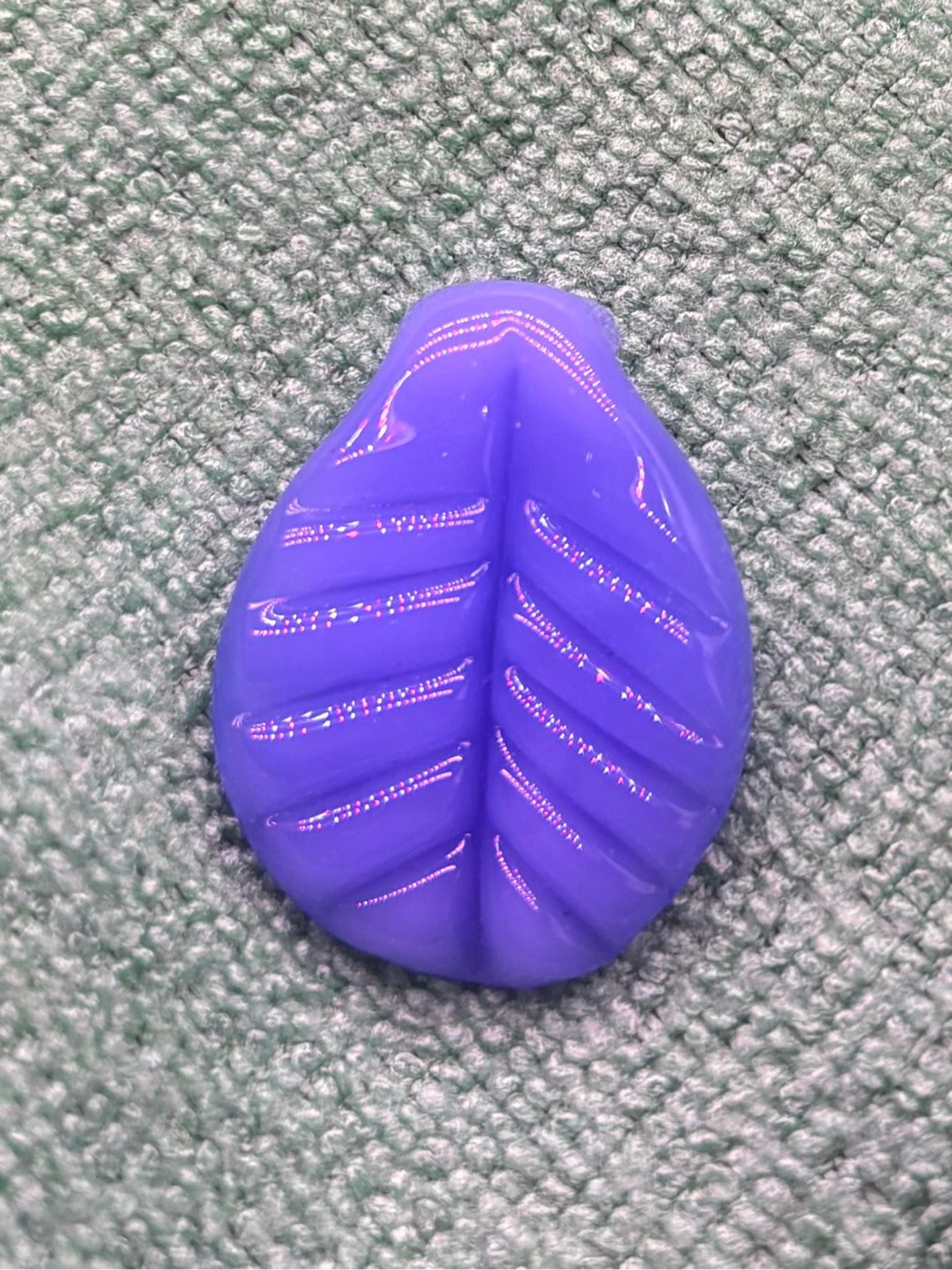 Preview pic of Purple leaf