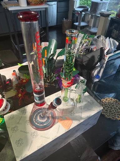 Preview pic of Illadelph worked beaker with Goldman stem