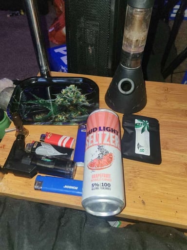 Preview pic of bongs with accessories