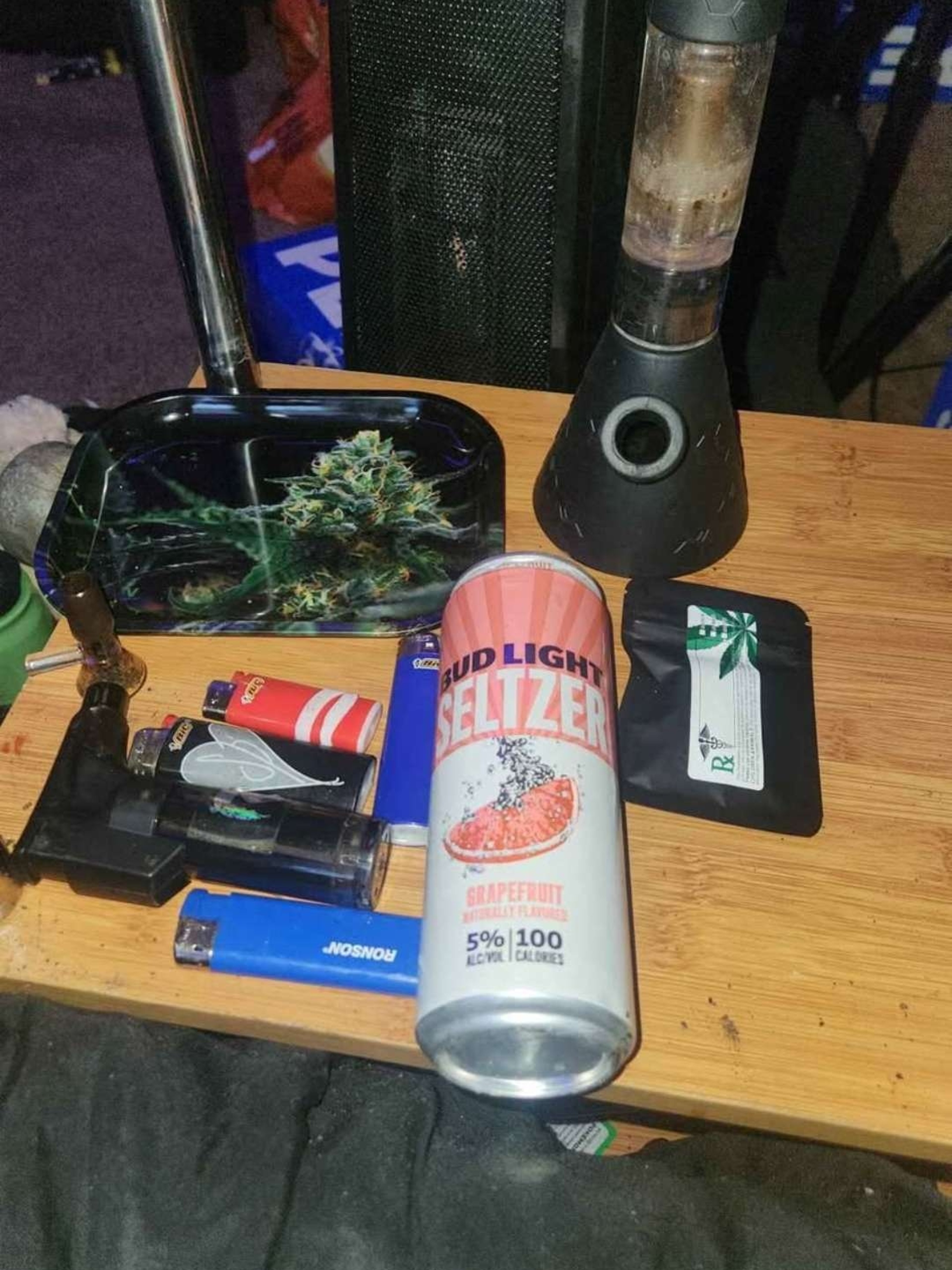 bongs with accessories image 0