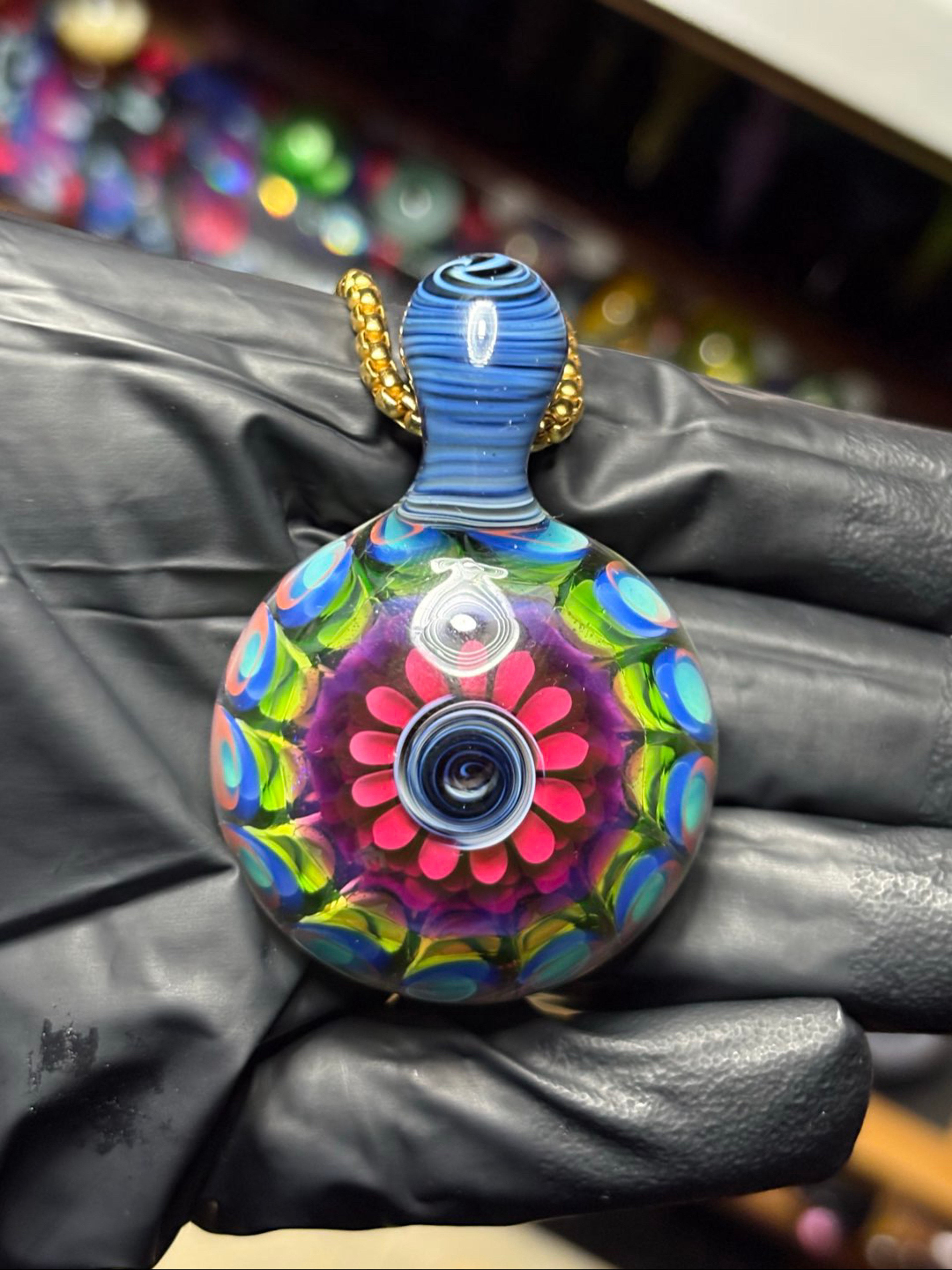 Preview pic of *SAP GLASS* 📿🌺(UV) Florescent Power Flower Pendant 🌺📿