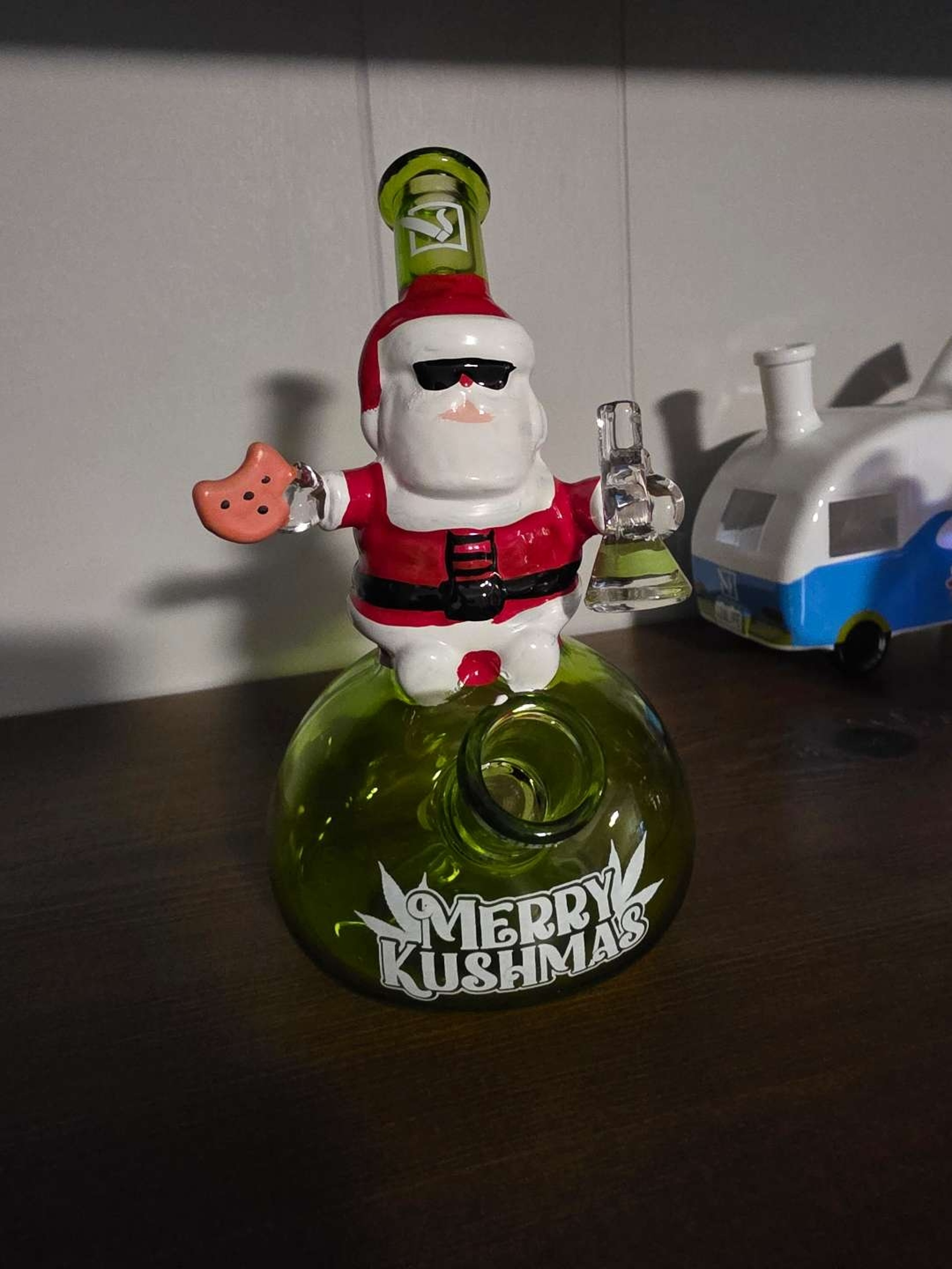Preview pic of DHC Christmas bong