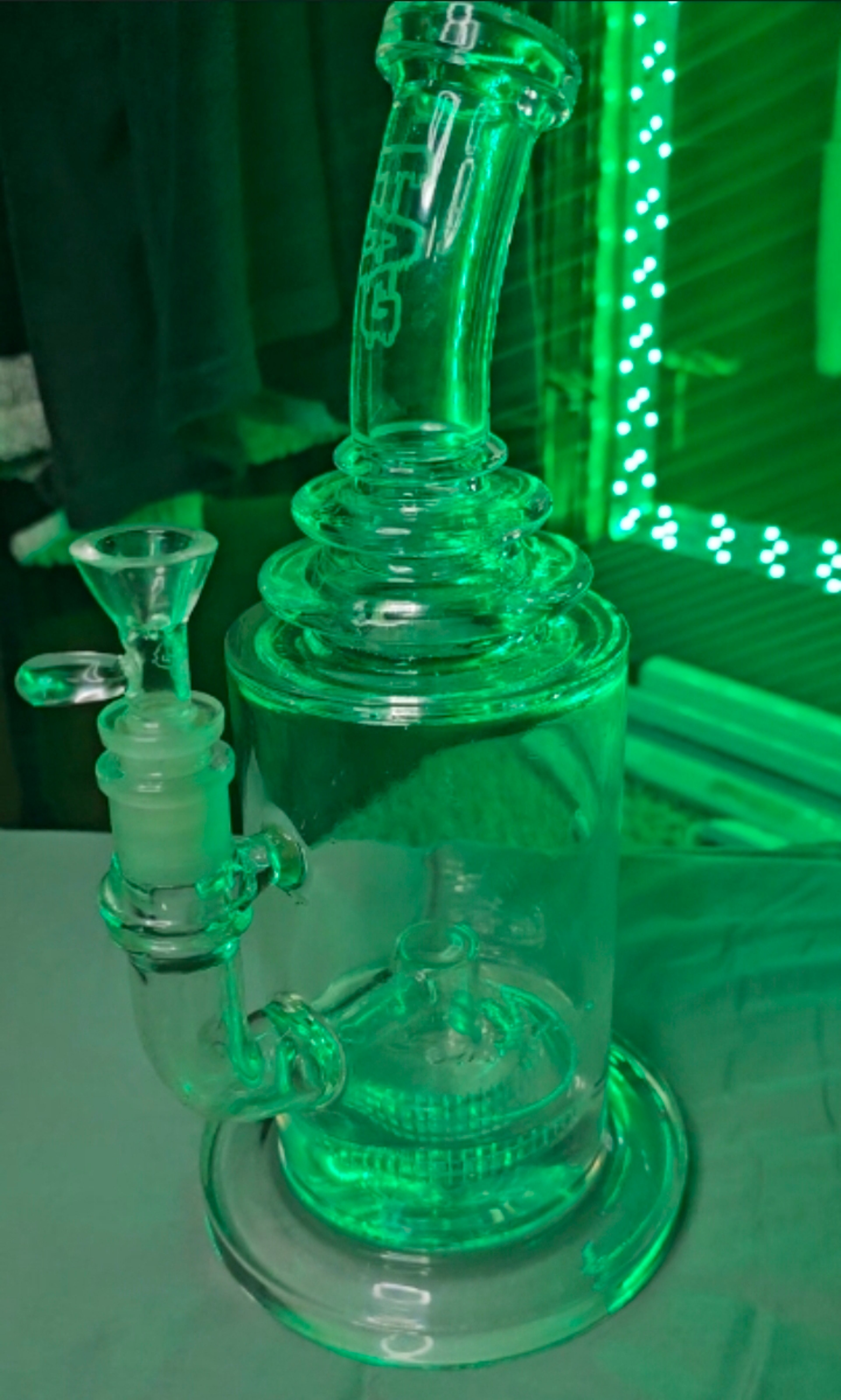 Preview pic of TAG - 12" Super Slit Matrix Diffuser Bong (100x5MM Can)