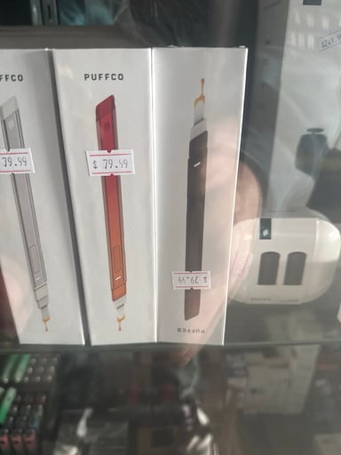 Preview pic of Red + Black puffco hot knife