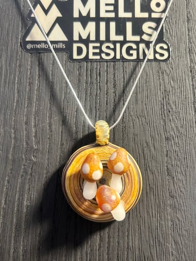 Preview pic of Mushie Cluster Woodgrain Pendant